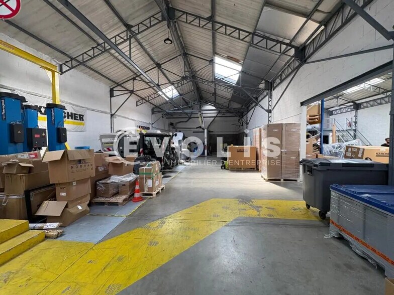 Flex in Vénissieux for lease - Interior Photo - Image 2 of 17