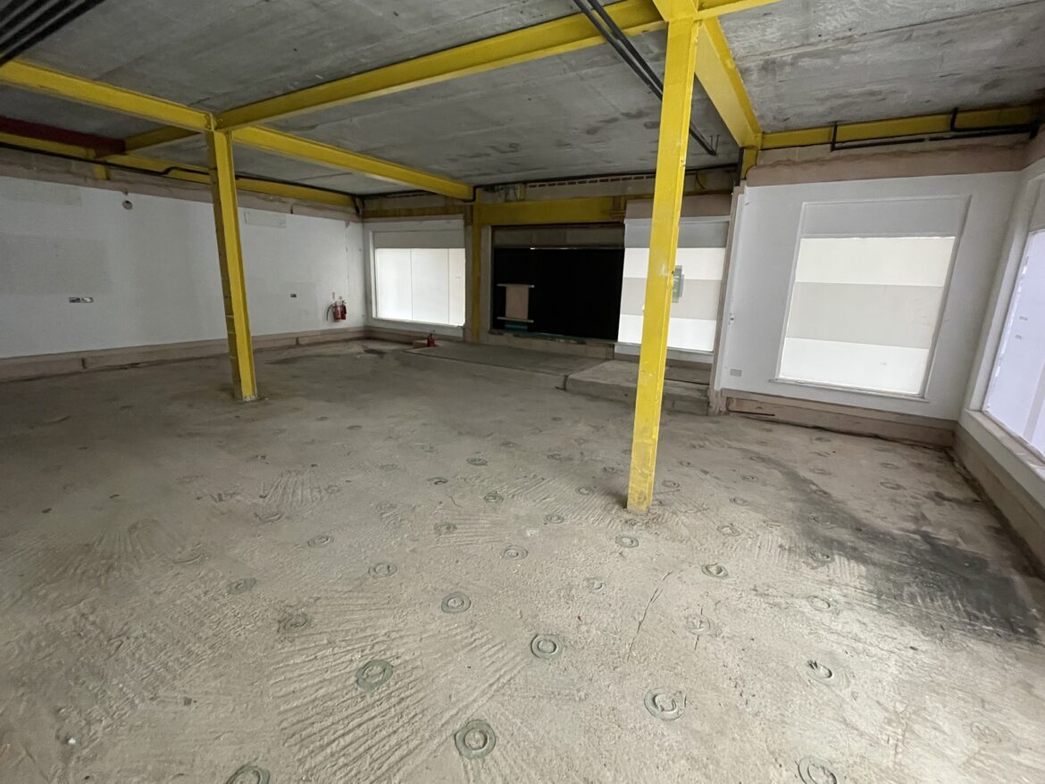 The Broadway, Thatcham for lease Interior Photo- Image 1 of 2