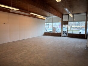 1008-1048 14th Ave, Longview, WA for lease Interior Photo- Image 2 of 8