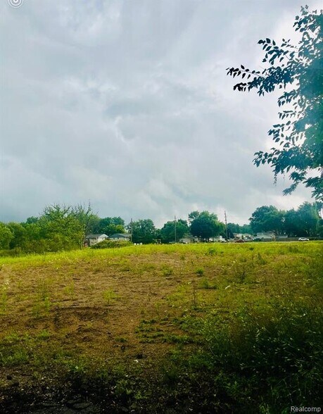 1727 Crescent Lake rd, Waterford, MI for sale - Other - Image 2 of 6