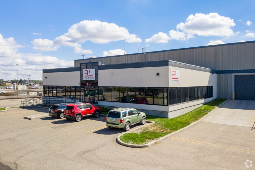 2308-2360 Portland St SE, Calgary, AB for lease - Building Photo - Image 1 of 6
