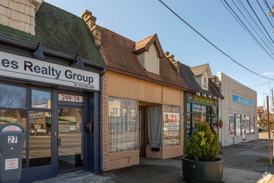 24972 Jericho Tpke, Floral Park, NY 11001