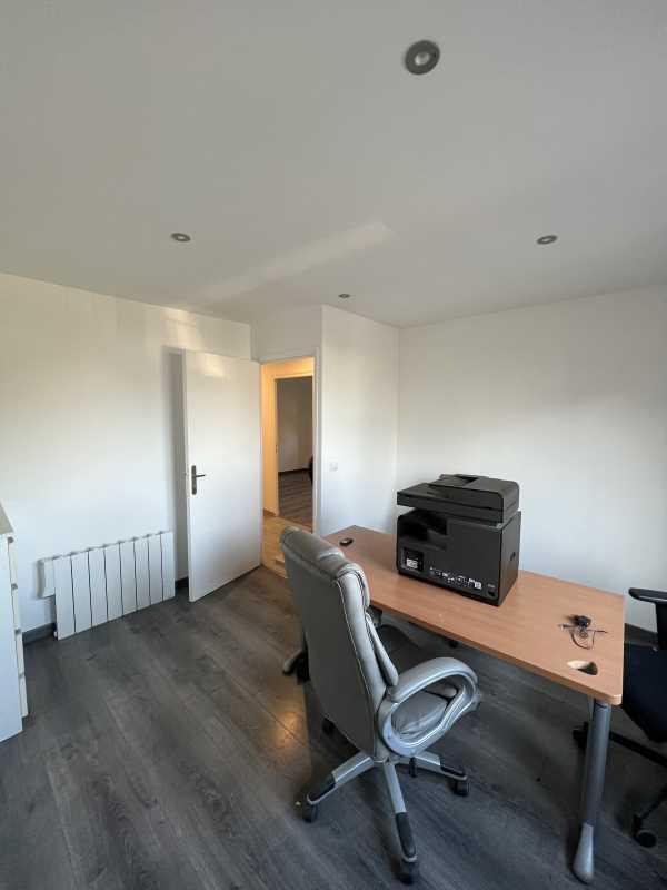 Office in Garges-lès-Gonesse for lease Building Photo- Image 1 of 5