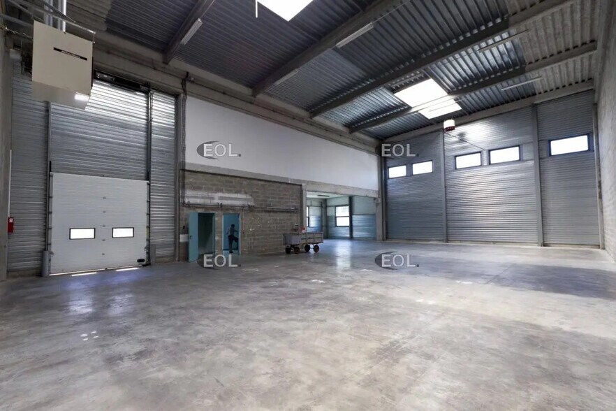 Flex in Ivry-sur-Seine for lease - Building Photo - Image 3 of 5