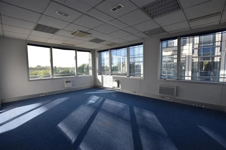 Office in Villepinte for sale - Building Photo - Image 3 of 5