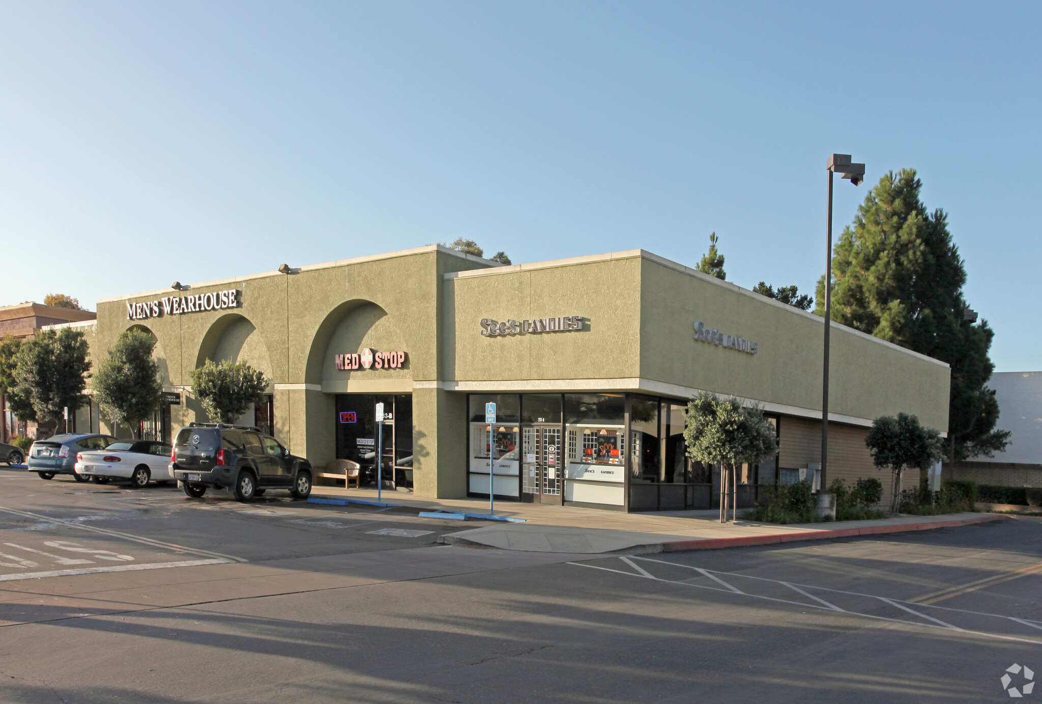 201-297 Madonna Rd, San Luis Obispo, CA 93405 - Madonna Plaza Shopping ...