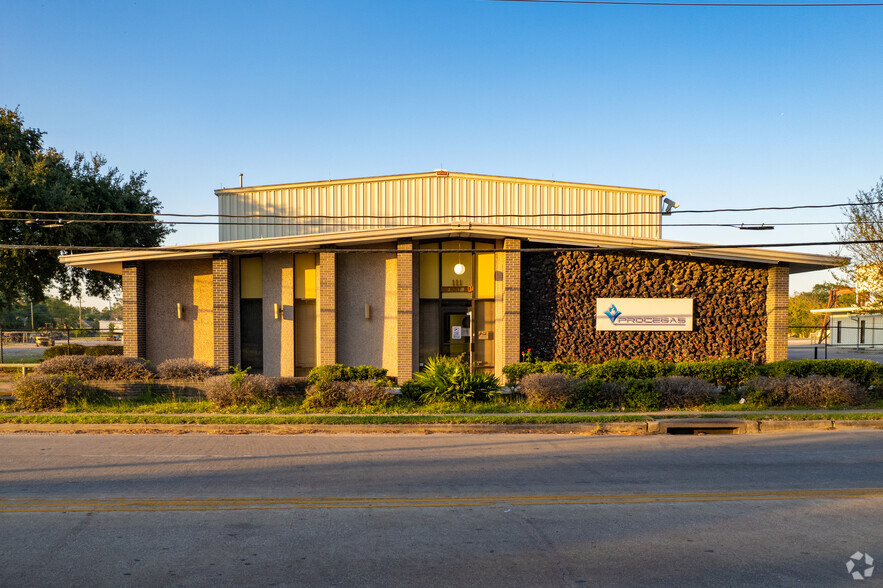 111 Berry Rd, Houston, TX for lease - Building Photo - Image 3 of 16