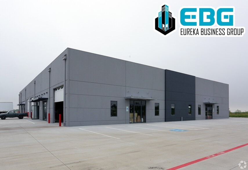 708 E Houston St, Anna, TX for lease - Building Photo - Image 2 of 18