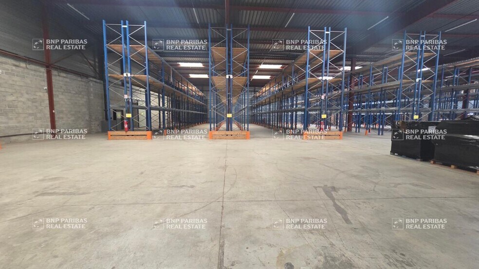 Office in Rebais for lease - Building Photo - Image 3 of 8