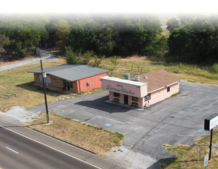 304 Main Street, Calvert, TX for sale - Primary Photo - Image 1 of 16