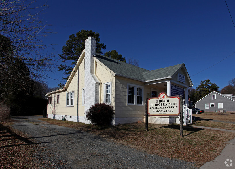 2125 N Sharon Amity Rd, Charlotte, NC for sale - Primary Photo - Image 1 of 1