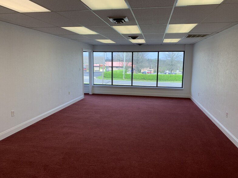 304-308 S Lowry St, Smyrna, TN for lease - Interior Photo - Image 2 of 9