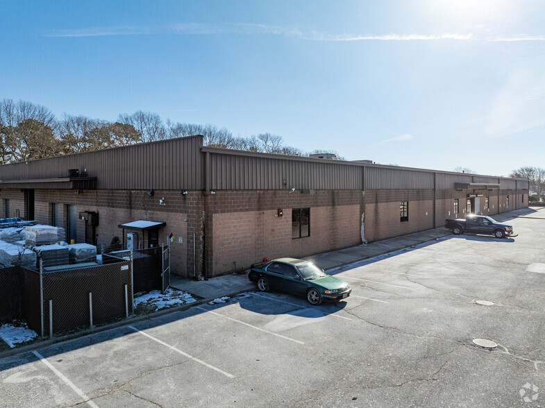 65 Robinson Ave, Patchogue, NY for lease - Building Photo - Image 2 of 5