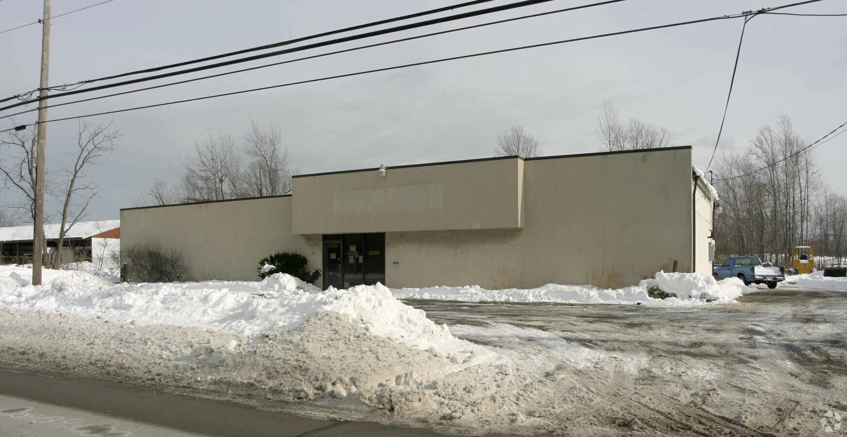 311 Abbe Rd, Sheffield Lake, OH 44054