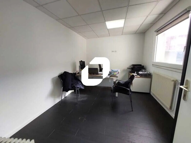 Office in Trappes for sale - Building Photo - Image 3 of 5