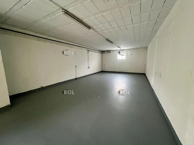 Flex in Saint-Witz for lease - Interior Photo - Image 3 of 11