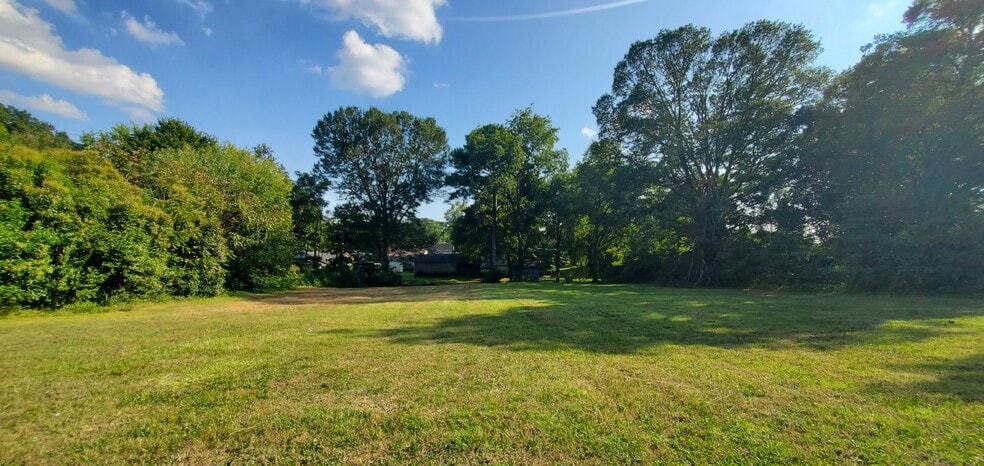 417 E Trade St, Dallas, NC for sale - Building Photo - Image 3 of 3