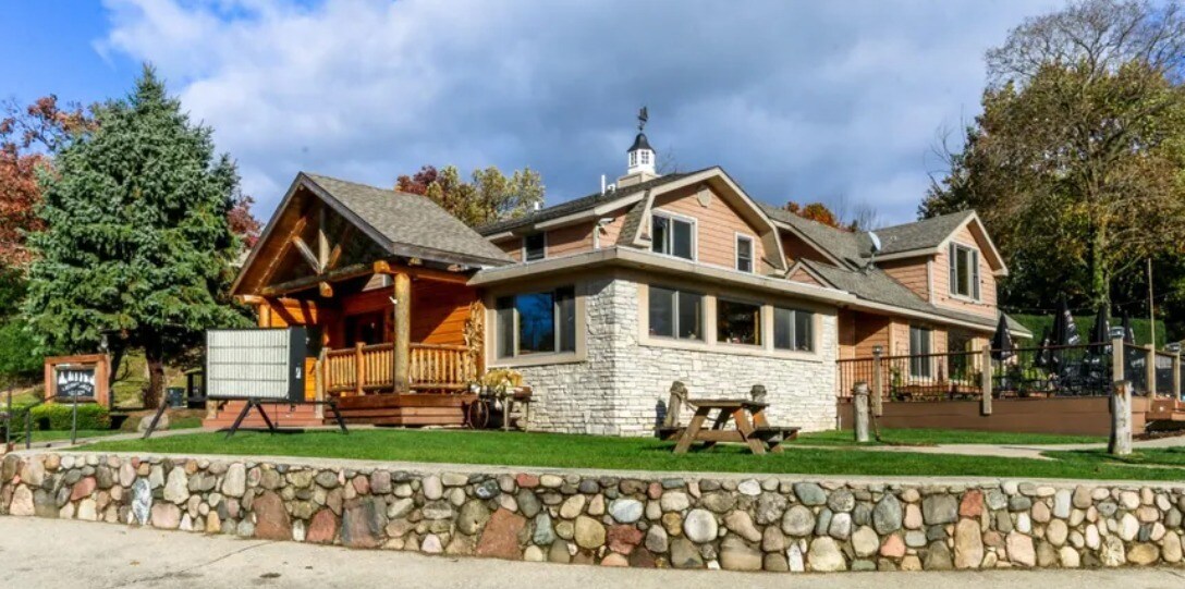 W5625 W Shore Dr, Elkhorn, WI 53121