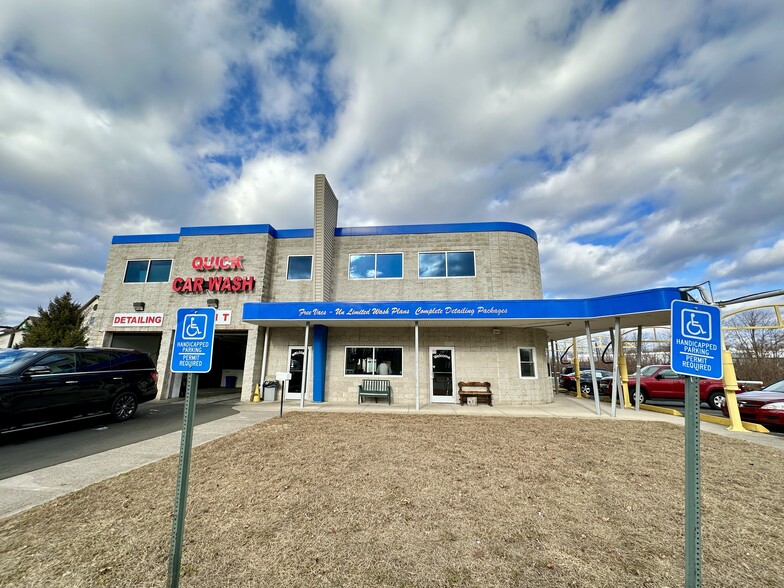 590 Spring St, Windsor Locks, CT for lease - Building Photo - Image 1 of 4