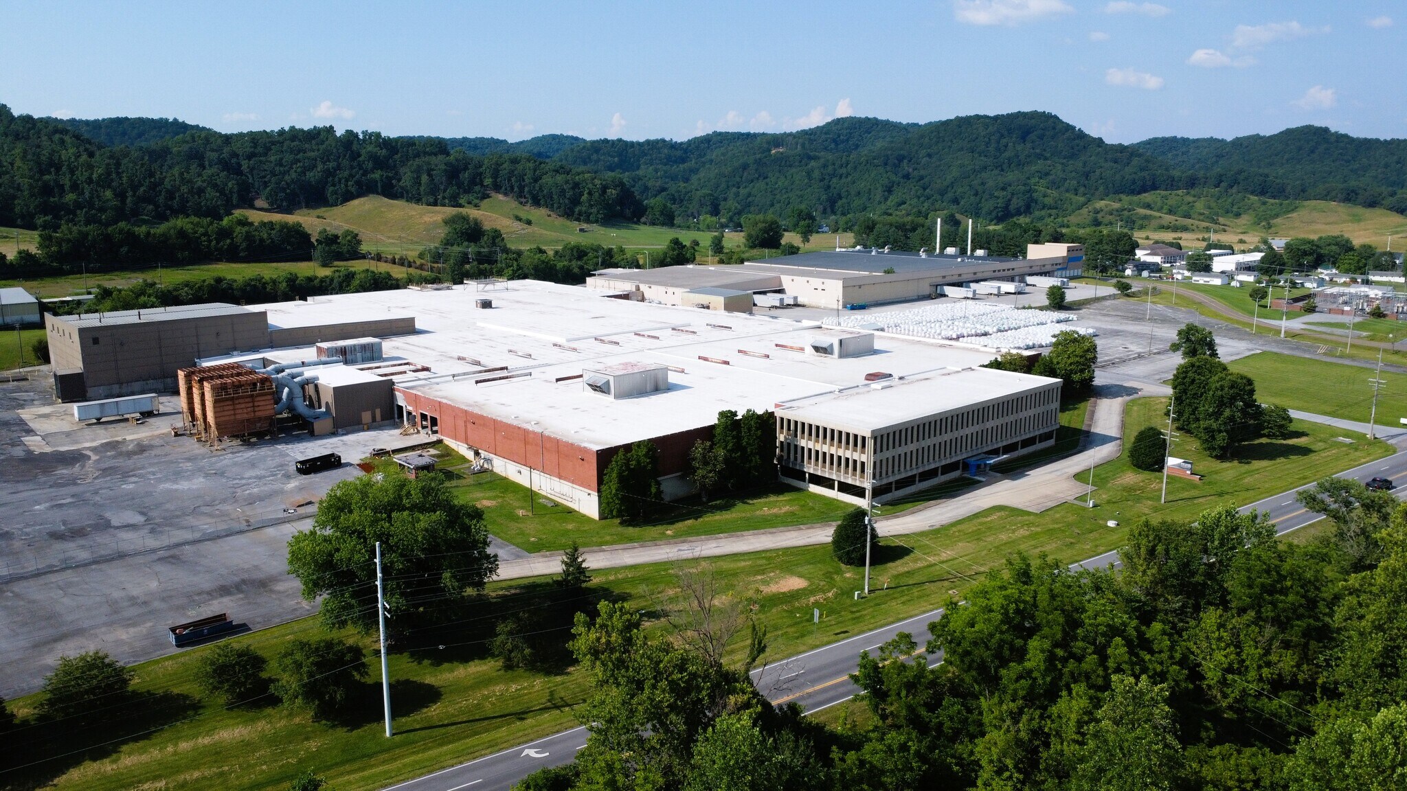 364 Exide Dr, Bristol, TN for lease Building Photo- Image 1 of 5