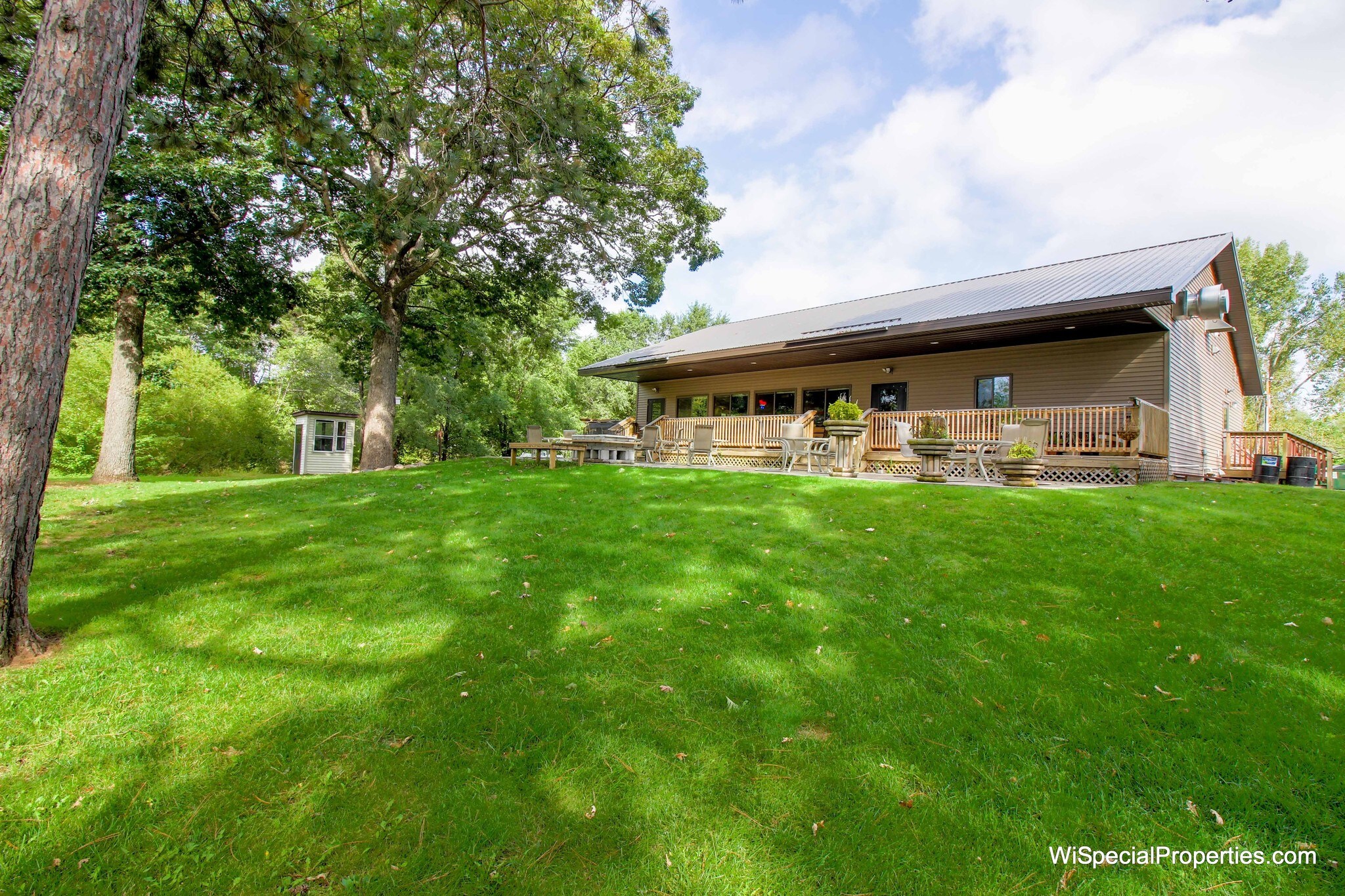 W505 Huron Bay Dr, Montello, WI 53949 Log Cabin Resort