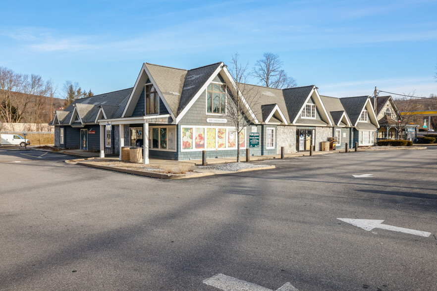 946-980 E Main St, Shrub Oak, NY for lease - Building Photo - Image 1 of 21