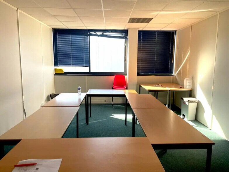 13 Rue Michel Labrousse, Toulouse for lease - Interior Photo - Image 3 of 8