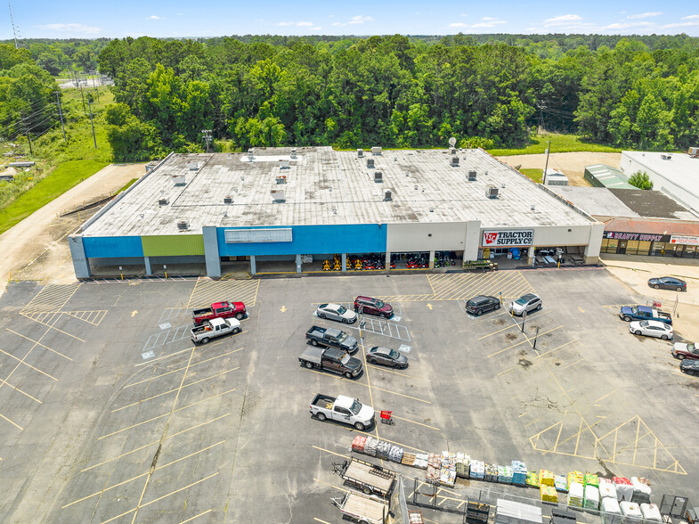 723-739 Highway 165 S, Oakdale, LA for sale - Building Photo - Image 1 of 10