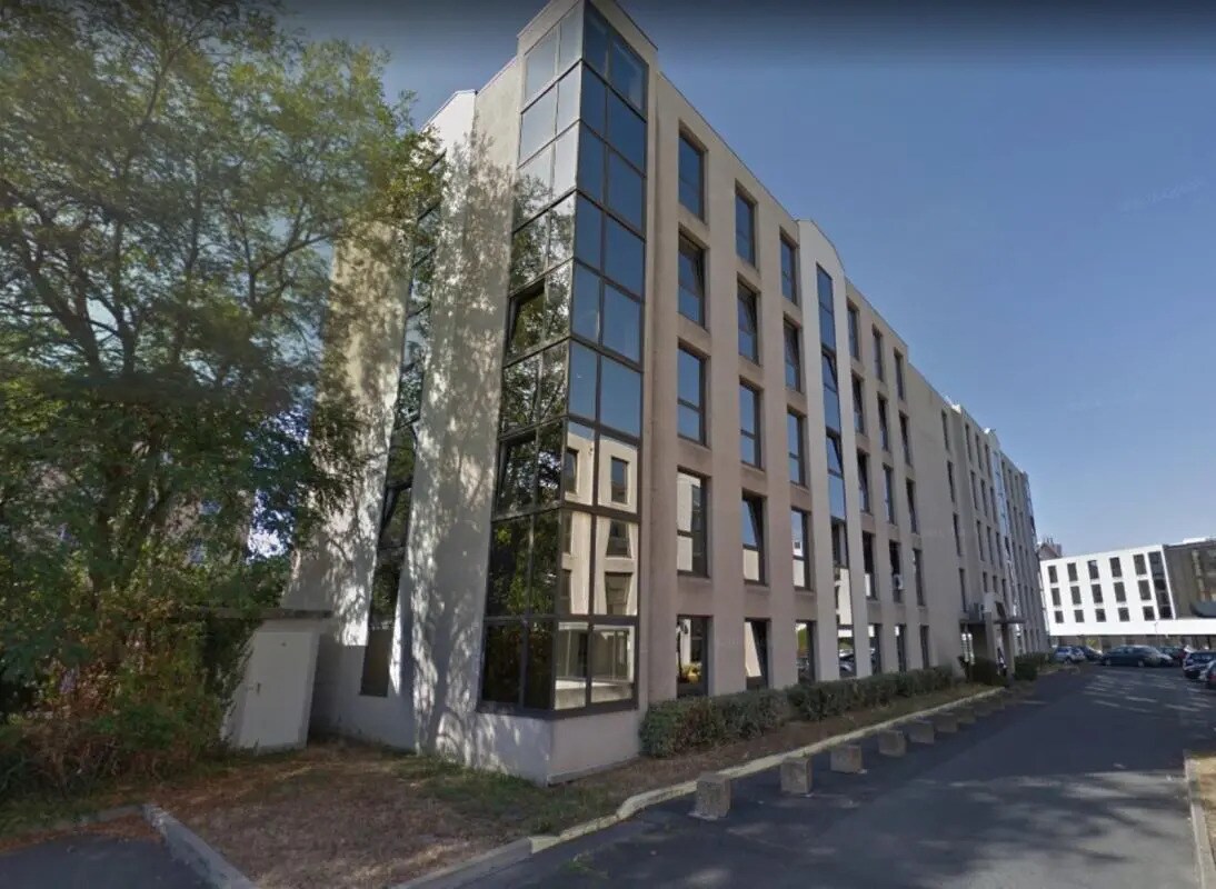 Office in Chatou for lease Building Photo- Image 1 of 12