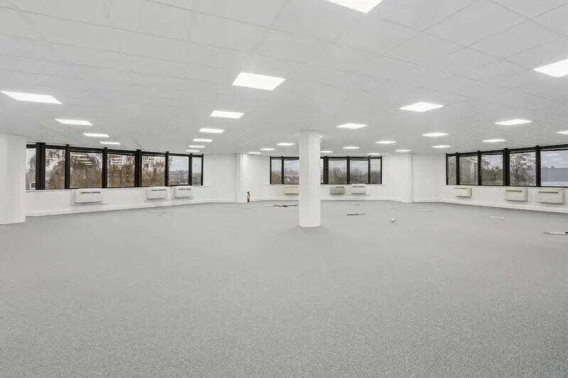 Office in Argenteuil for lease Interior Photo- Image 1 of 2