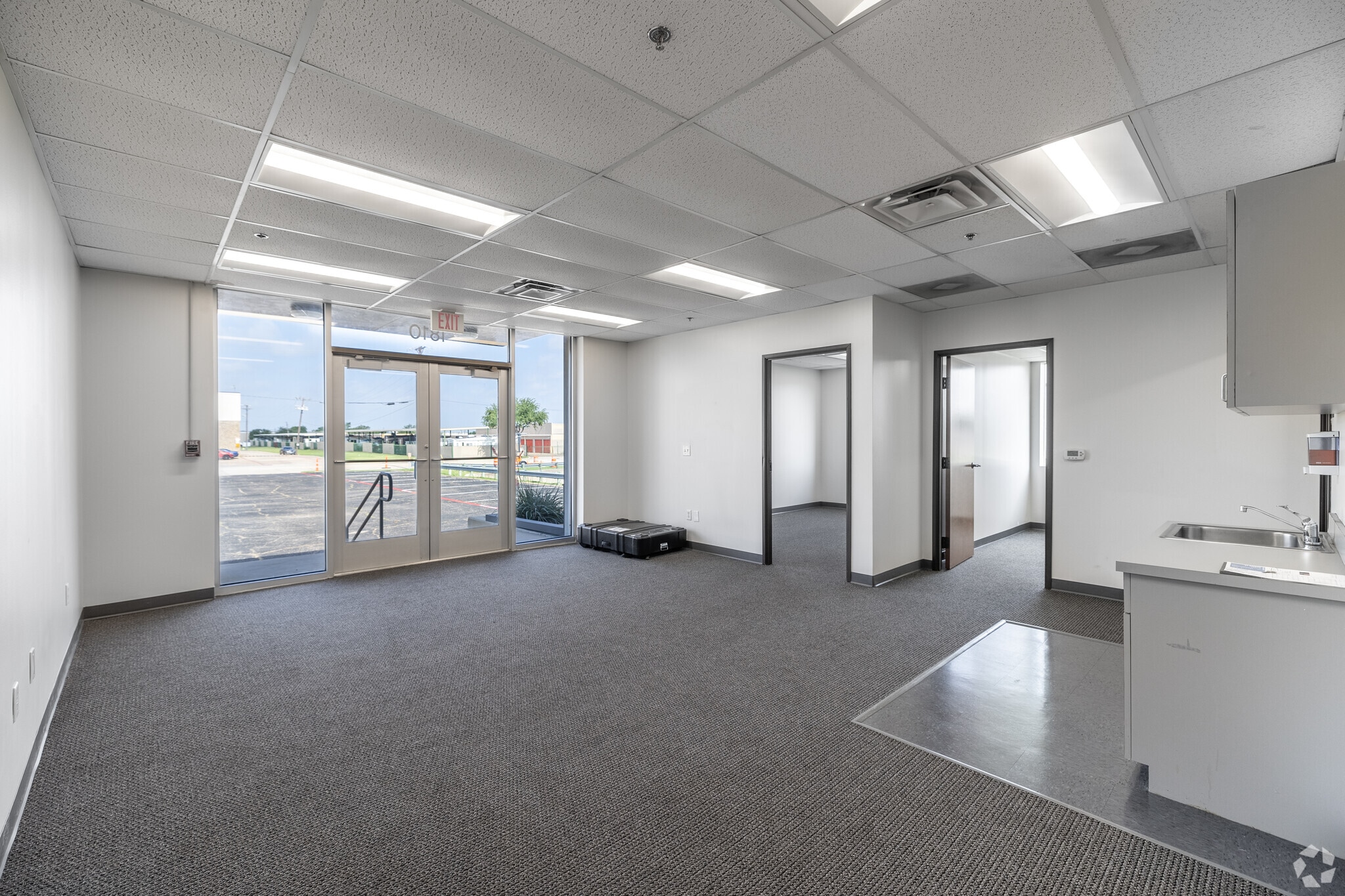 1810 Kelly Blvd, Carrollton, TX for lease Lobby- Image 1 of 14