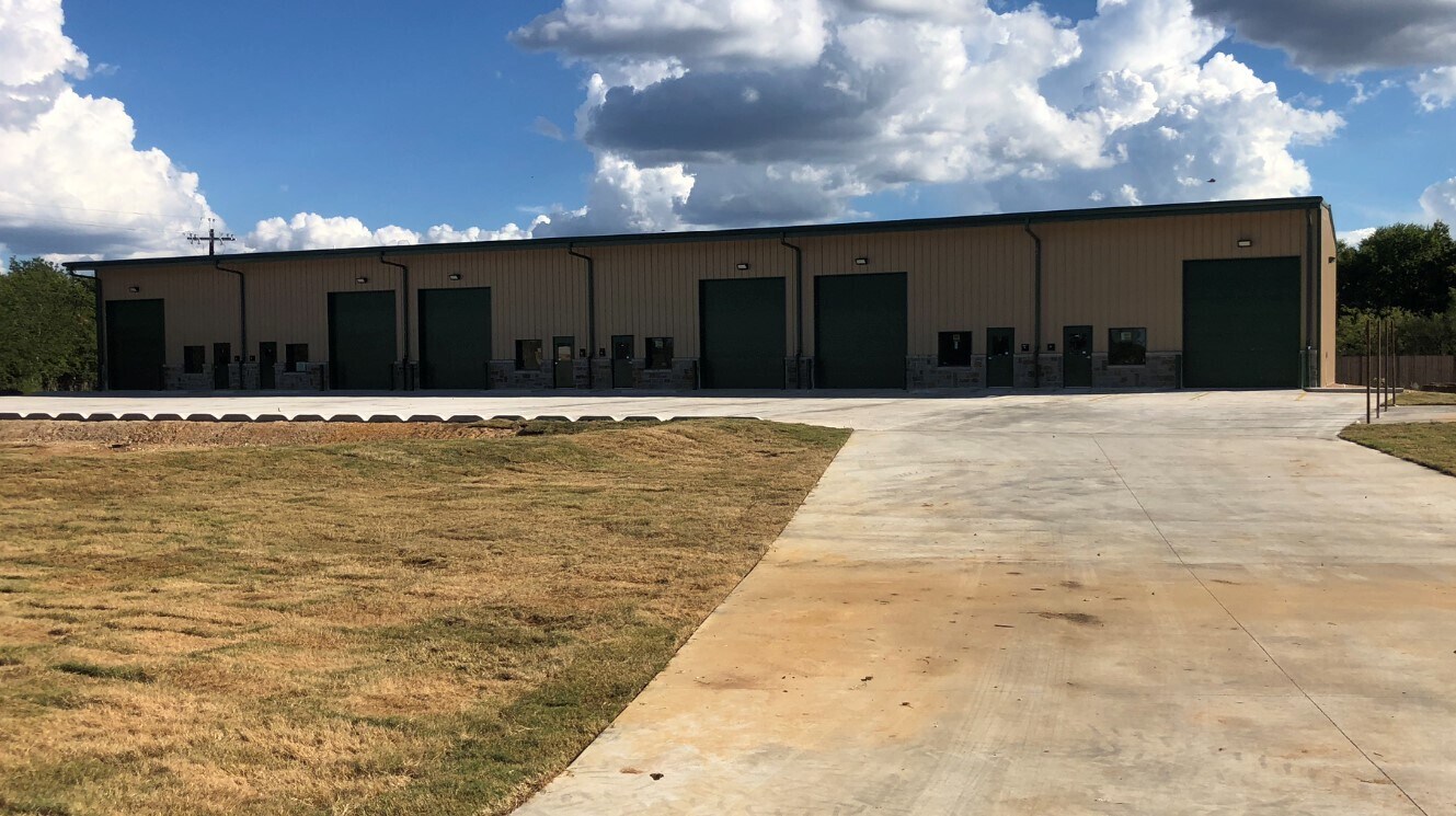 100 Schneider Rd, Seguin, TX 78155 Flex for Lease