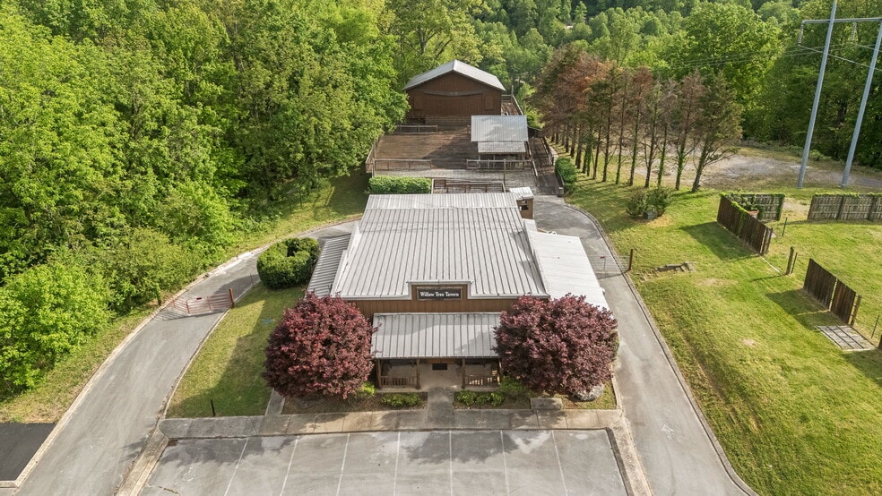 7080 Dale Ridge Rd, Lancaster, TN for sale - Building Photo - Image 2 of 49