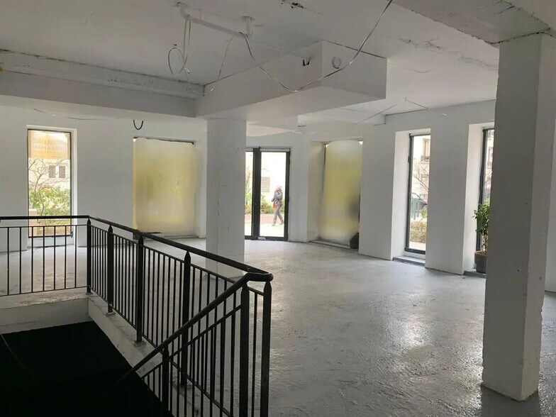 Retail in Saint-Mandé for lease - Building Photo - Image 2 of 6