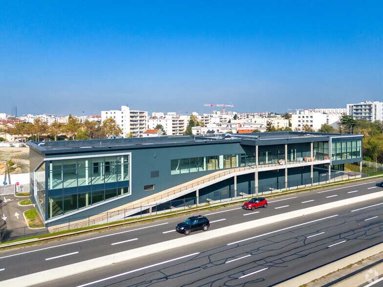 Retail in Vénissieux for lease - Aerial - Image 2 of 3