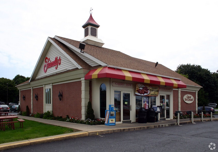 1521 Oregon Pike, Lancaster, PA for sale - Primary Photo - Image 1 of 1