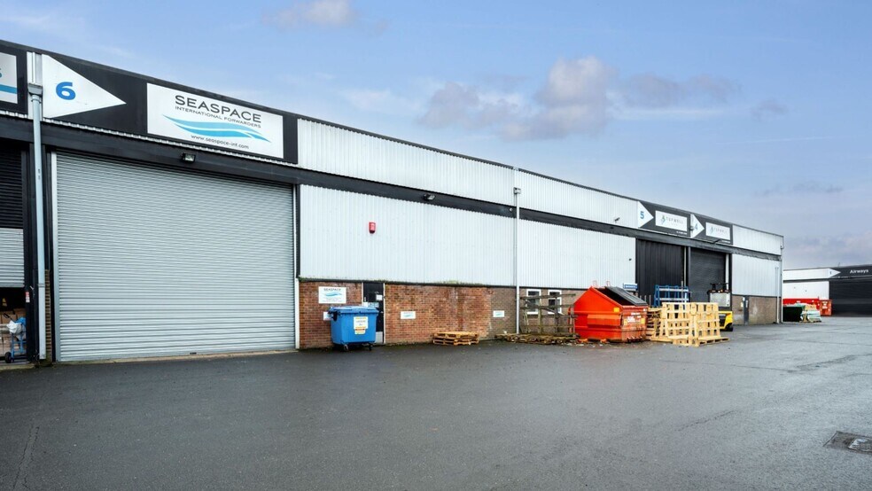 Church Rd, Lowfield Heath for lease - Building Photo - Image 3 of 11