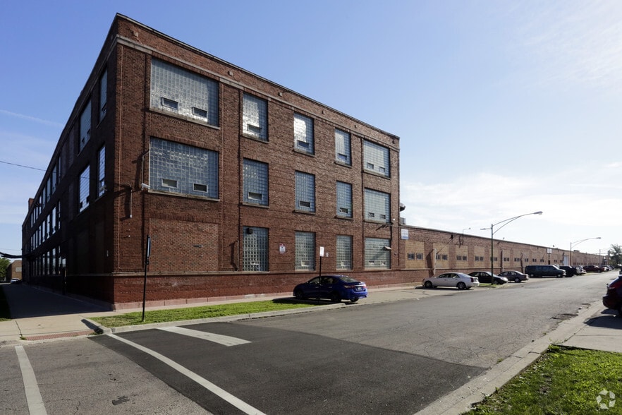 2701 N Kildare Ave, Chicago, IL for lease - Building Photo - Image 1 of 12