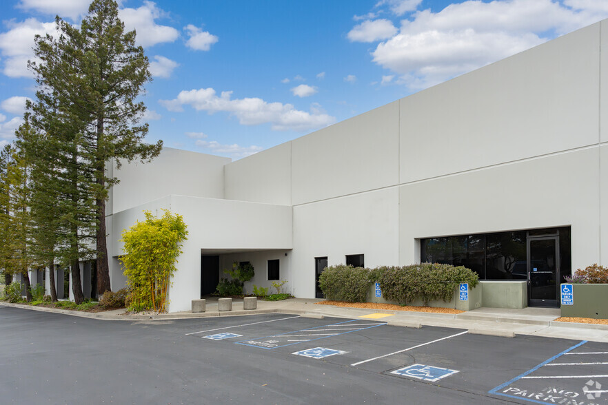 2321-2329 Circadian Way, Santa Rosa, CA for lease - Building Photo - Image 3 of 5