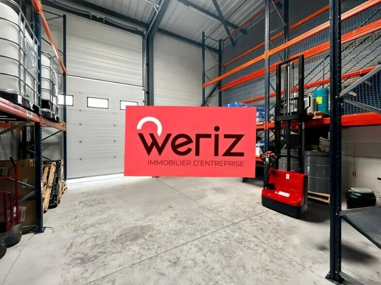 Flex in Aubagne for lease - Interior Photo - Image 1 of 5