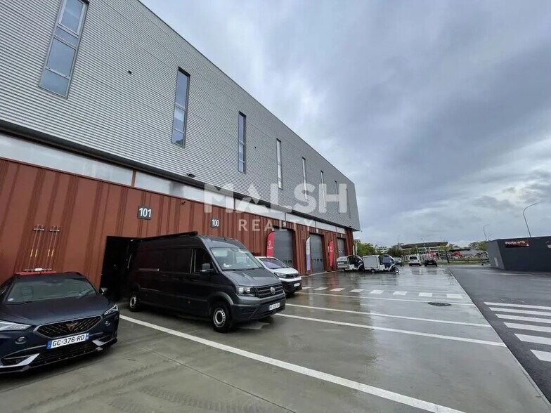 Flex in Lyon for lease - Building Photo - Image 1 of 9