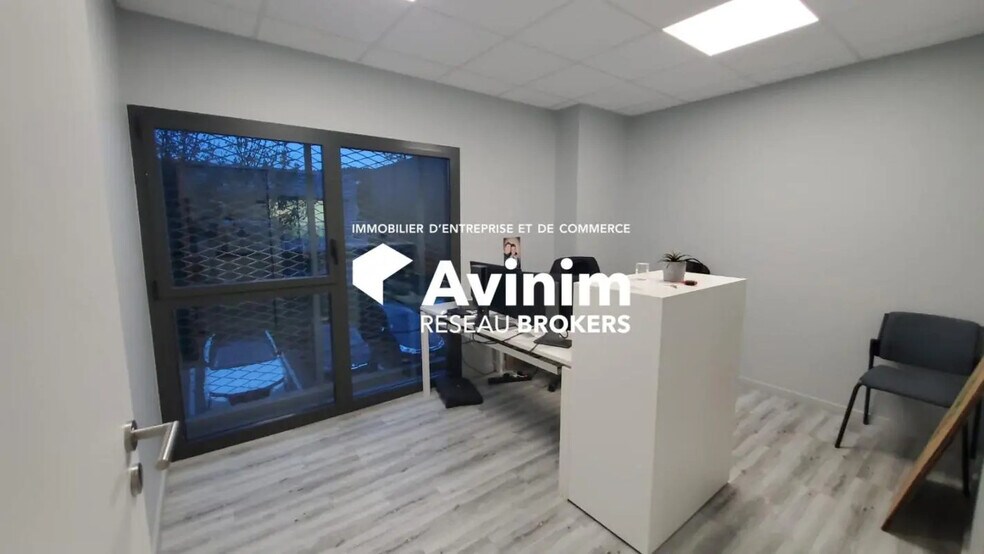 Office in Annecy for lease - Interior Photo - Image 2 of 12