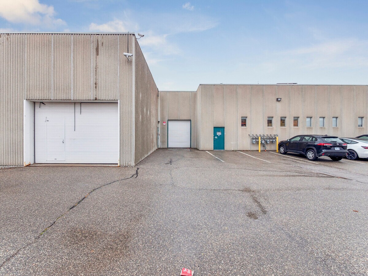 175 W Beaver Creek Rd, Richmond Hill, ON L4B 3M1 - Unit 14 -  - Interior Photo - Image 1 of 43