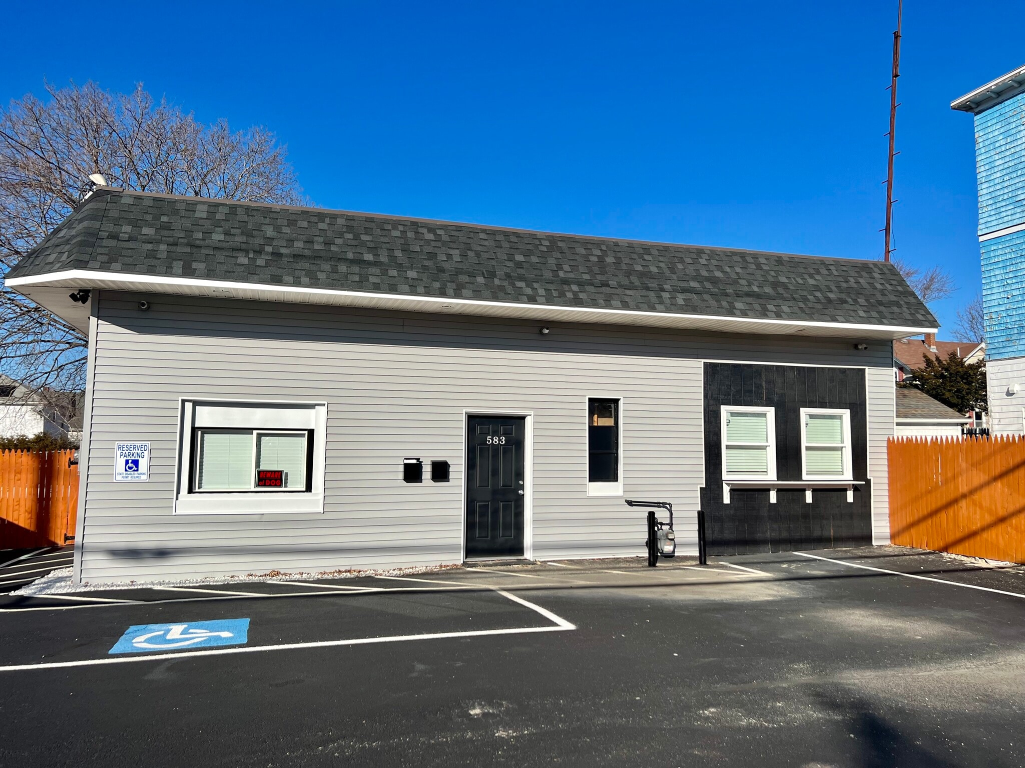 585 Hartford Ave, Providence, RI for sale Primary Photo- Image 1 of 1