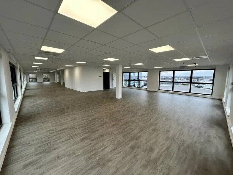 Office in Marly for lease - Building Photo - Image 2 of 13