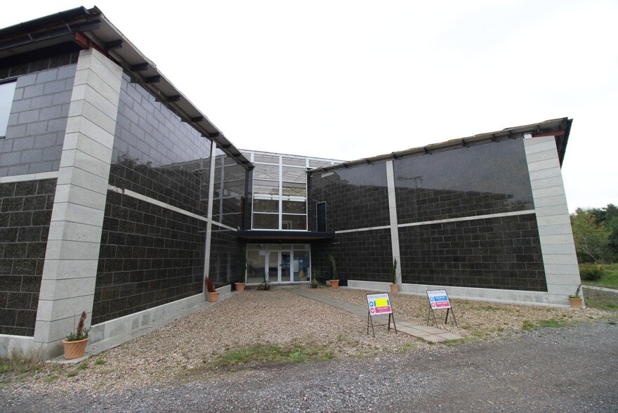 North Trade Rd, Battle for lease - Building Photo - Image 1 of 2