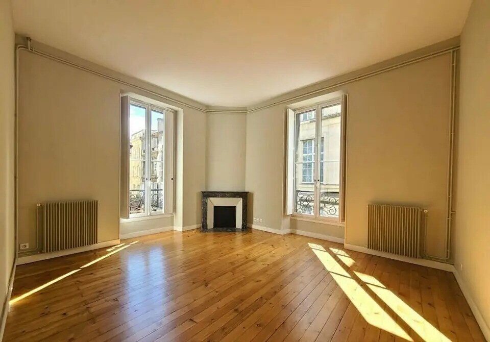 Office in Paris for lease Interior Photo- Image 1 of 6