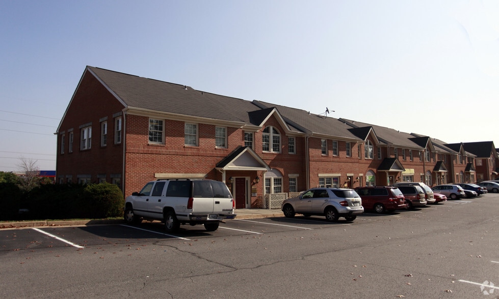7501-7517 Presidential Ln, Manassas, VA for lease - Building Photo - Image 2 of 7
