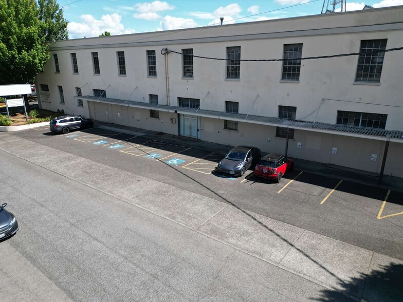 2120 NW 27th Ave, Portland, OR for lease - Building Photo - Image 3 of 4