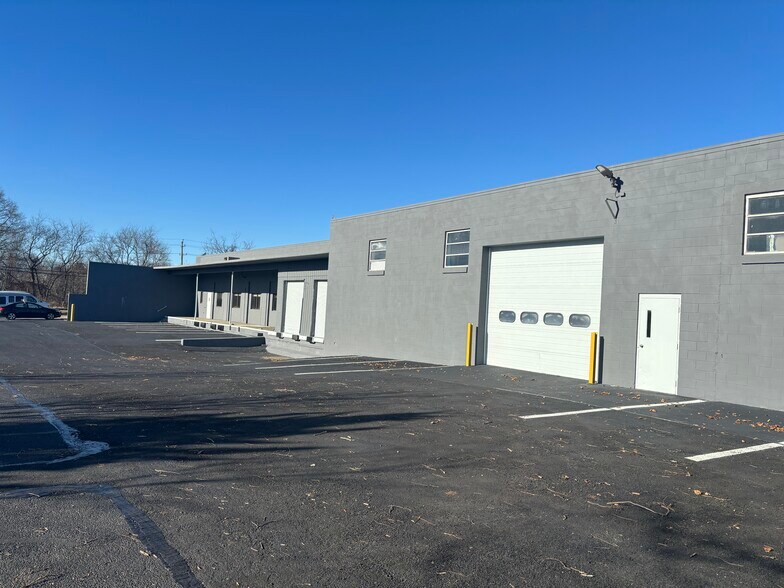 3350 Pawtucket Ave, East Providence, RI 02915 4 Units from 5,200 SF